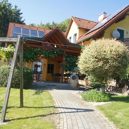 Riegler'S Buschenschank Fürstenfeld Exterior foto