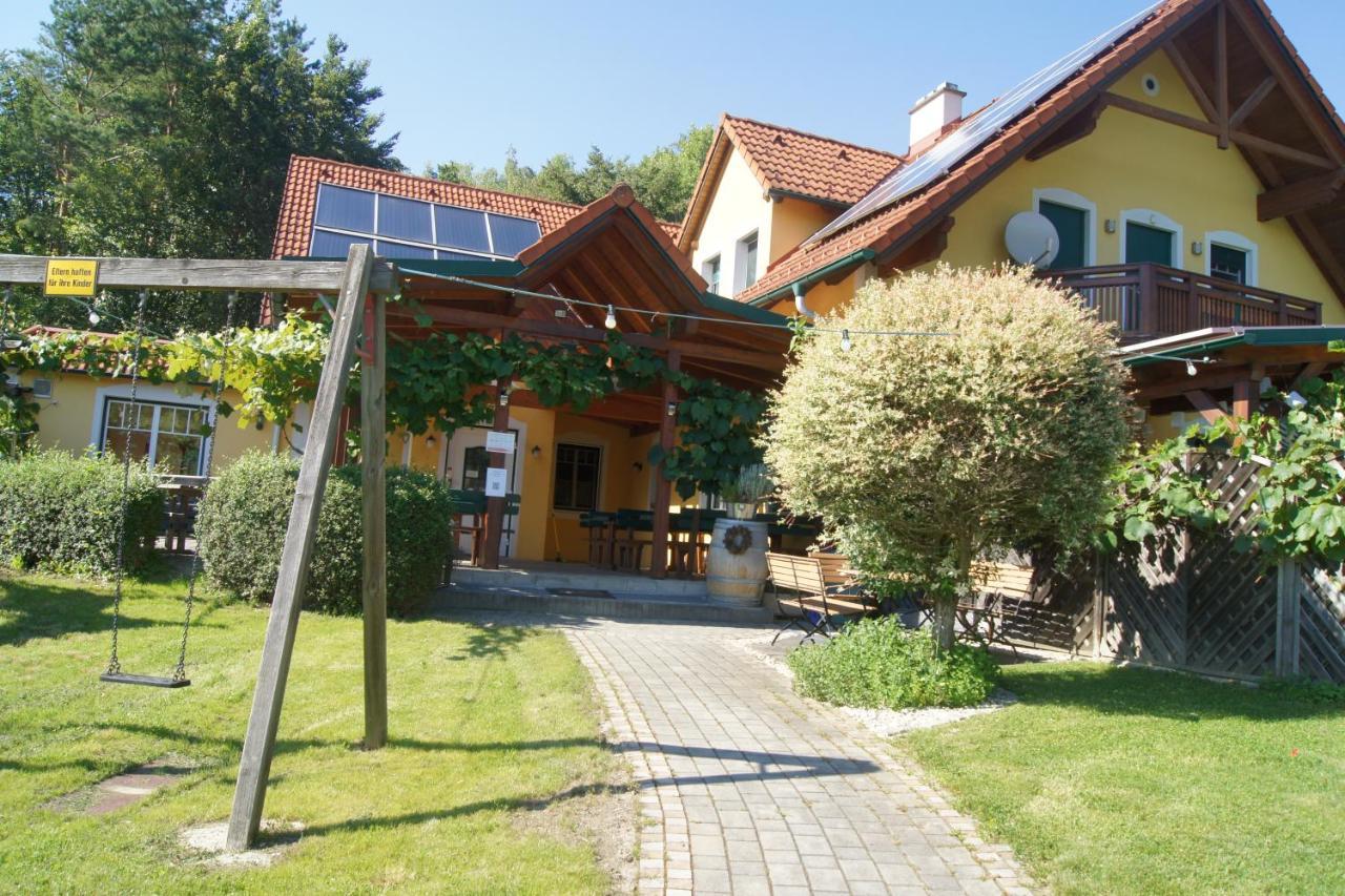 Riegler'S Buschenschank Fürstenfeld Exterior foto